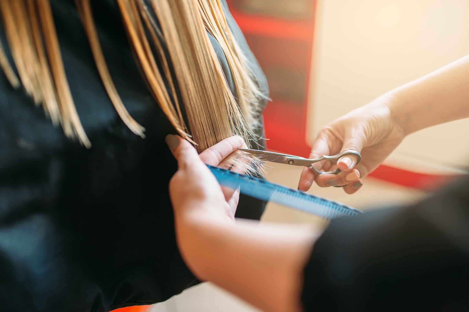 hairdresser-with-scissors-in-hand-cuts-female-hair-C32SN8Q-min.jpg